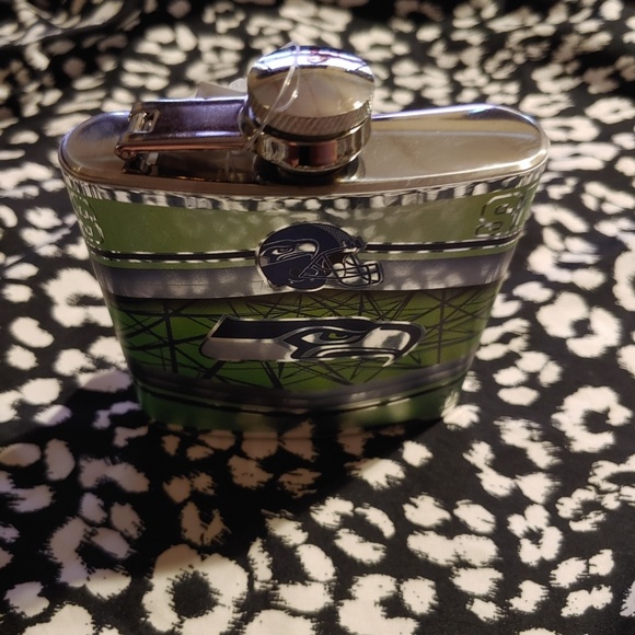 Seahawks flask - Picture 8 of 8